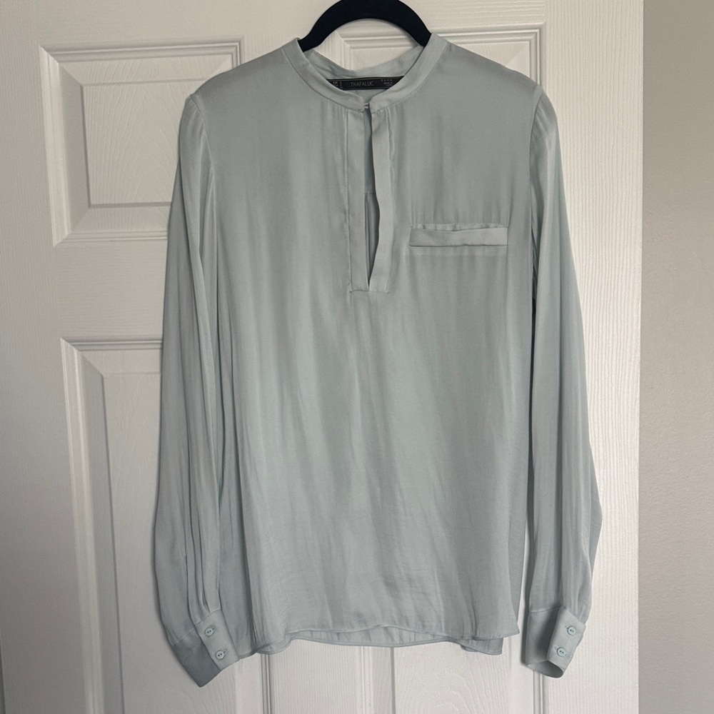 ZARA TRAFULUC SIZE SMALL Light Blue Long-Sleeve Shirt